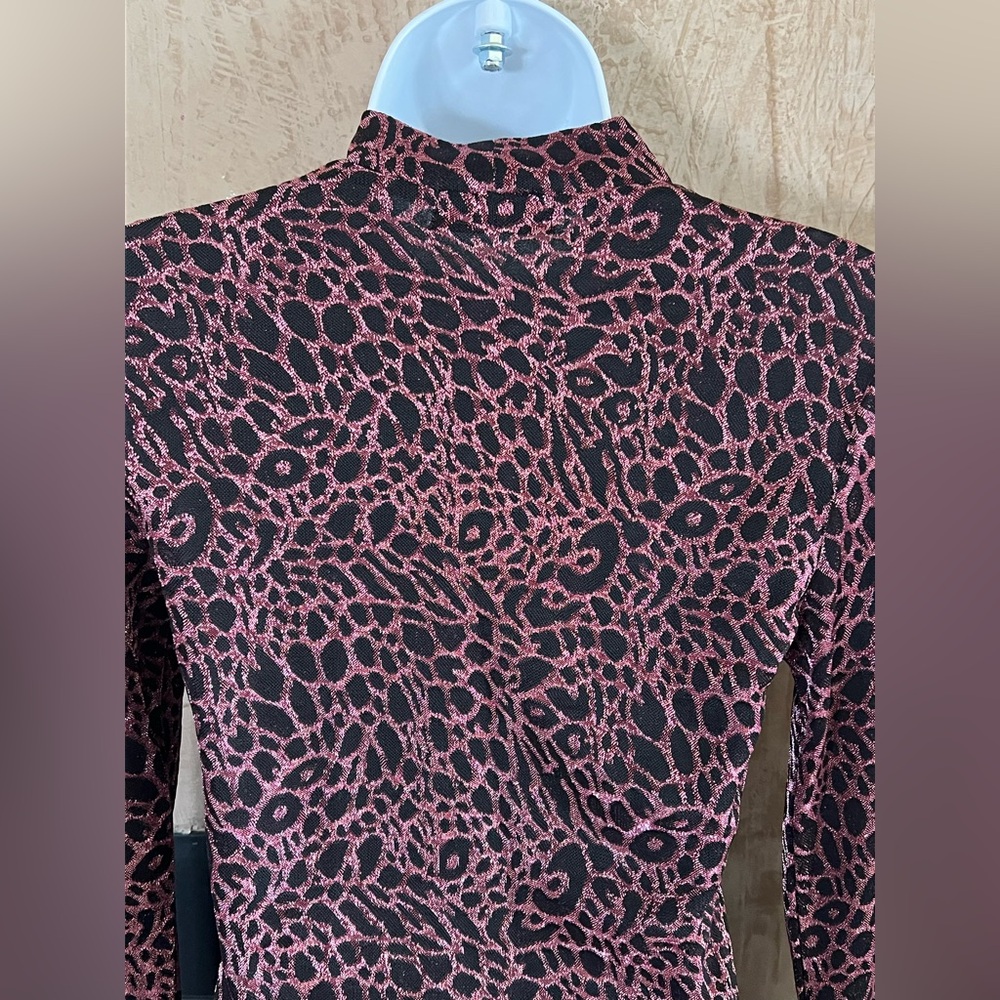 NWOT Liz & Sara Velvet Long Sleeve Bodysuit – Pink & Black Animal Print (M) - Picture 4 of 6
